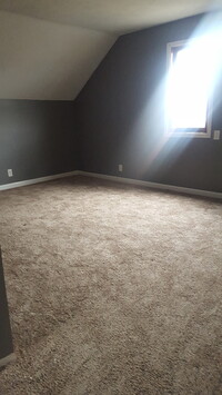Building Photo - Charming Single family home Central location