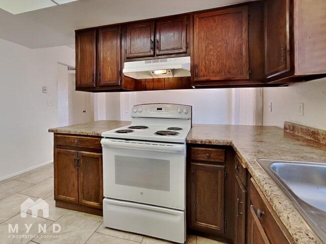 Building Photo - 2121 W Morrow Dr