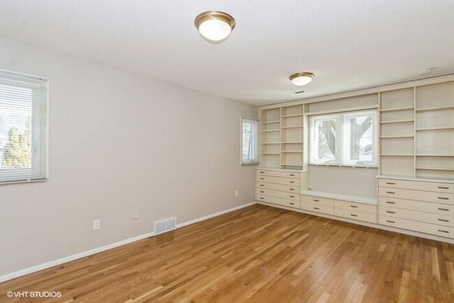 Building Photo - $3,000 | 5 Bedroom, 2.5 Bathroom House | N...