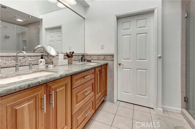 Building Photo - 432 Onda