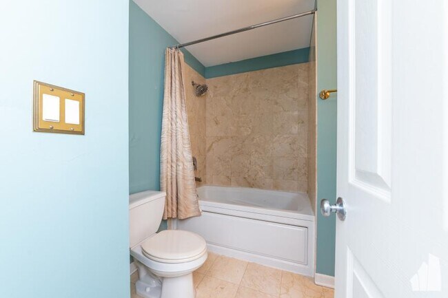 Building Photo - 3 bedroom in Chicago IL 60614