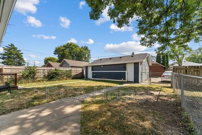 Building Photo - 1009 E Raymond St