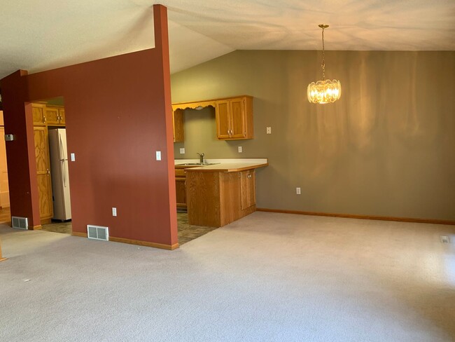 Building Photo - 3 Bedroom Twinhome in South Fargo!!