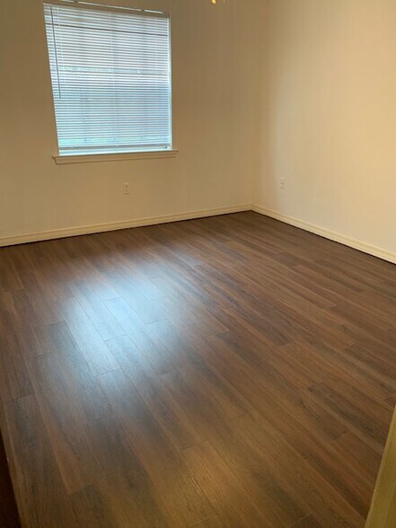 Building Photo - 209 Pine St