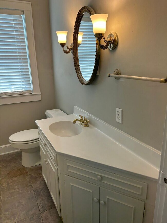 Building Photo - CHARMER LOCATED IN THE HEART OF DOWNTOWN CONWAY
