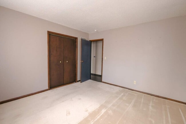 Building Photo - 55 Fairoaks Dr