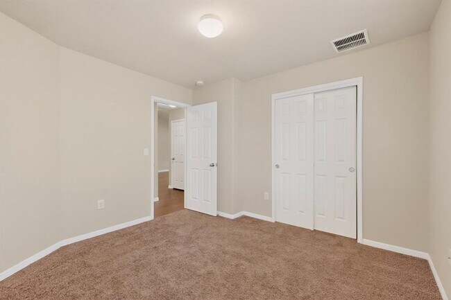 Building Photo - 18401 Friendship Hill Dr