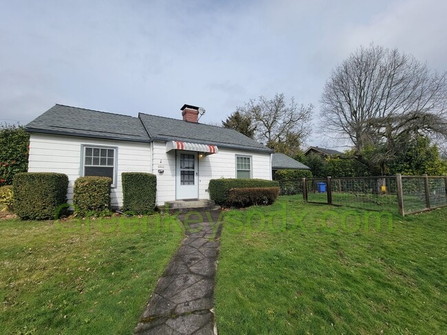 Building Photo - Beautiful 2 Bedroom 1 Bath House with Atta...