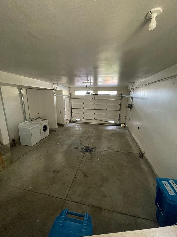 garage - 432 Russia Ave