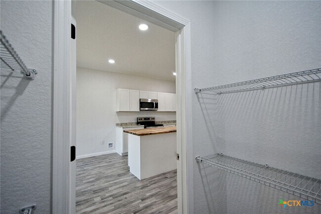 Building Photo - 1234 Clearcreek Dr