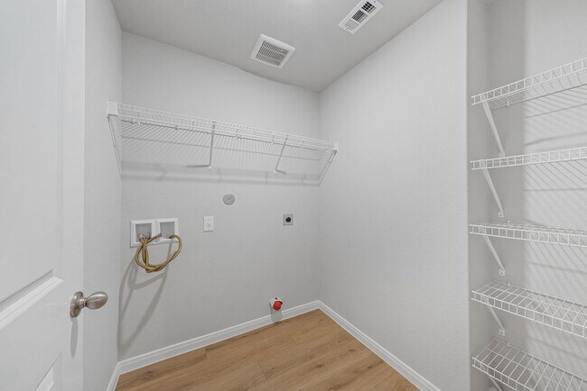 Building Photo - Spacious 3-Bed Townhome with Garage & Fenced Yard in New Braunfels – 1,920 Sq Ft!