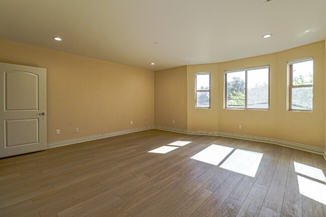 Building Photo - 3674 W Imperial Hwy
