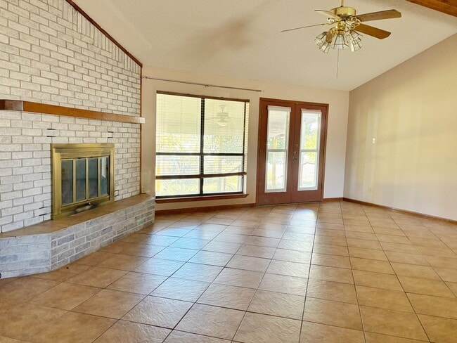 Building Photo - 139 Glenvalley Cir