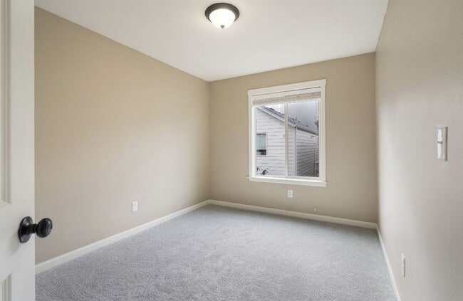Building Photo - Woodridge - 2617A &amp; B