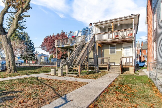 Building Photo - 366 High St