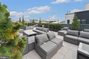 Building Photo - 236 W Thompson St