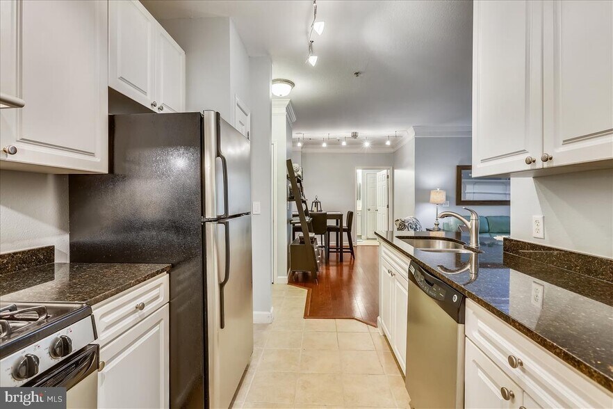 Building Photo - 501 Hungerford Dr