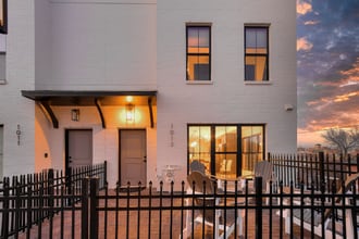 Building Photo - 1013 Park Ave