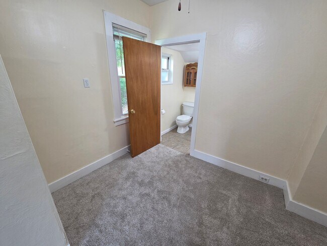 Building Photo - 313 Rinne St