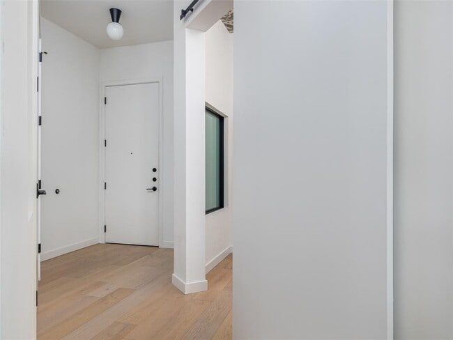 Building Photo - 800 Embassy Dr