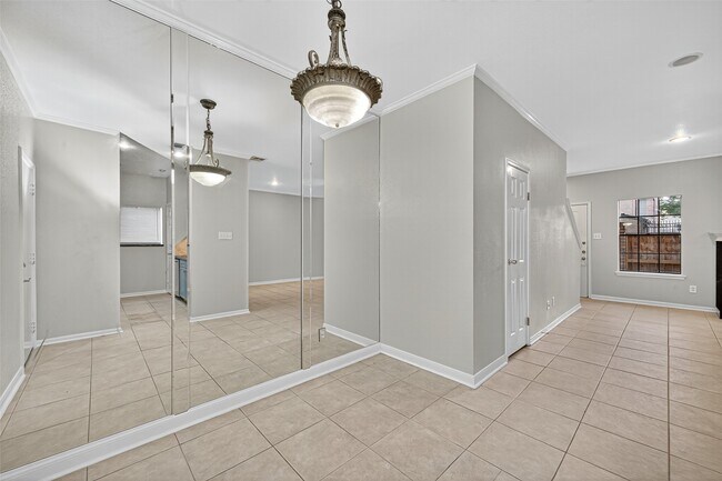 Building Photo - 9850 Pagewood Ln