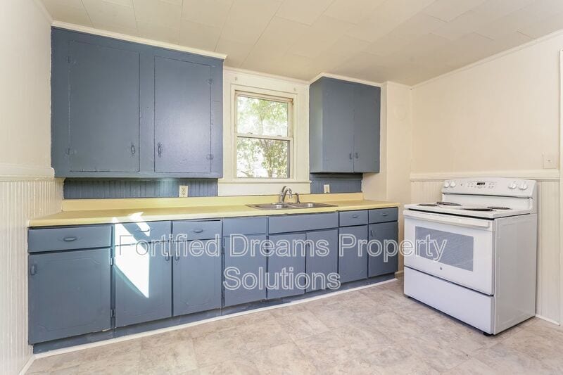 Building Photo - 2230 Greenway Ave NW