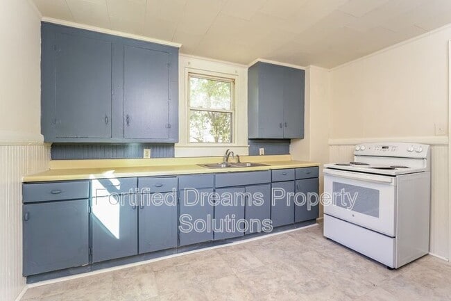 Building Photo - 2230 Greenway Ave NW