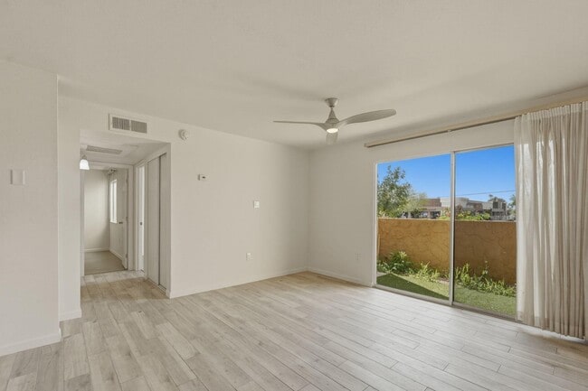 Building Photo - 8055 E Thomas Rd