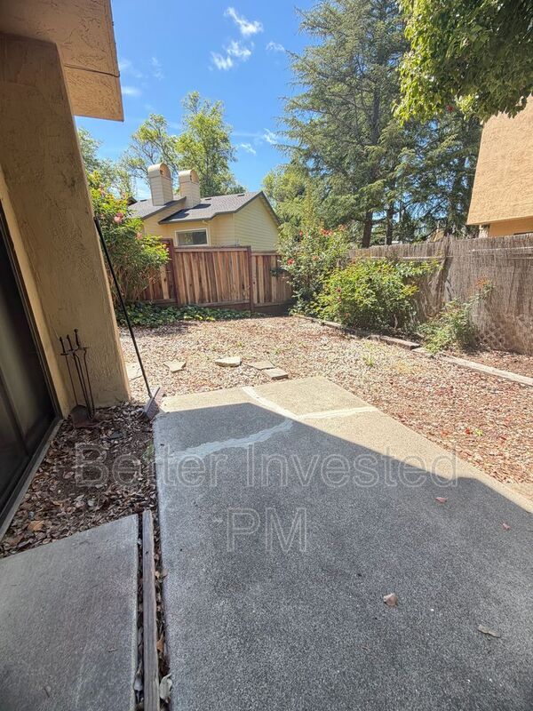 Building Photo - 2808 Tachevah Dr