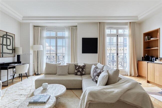 Building Photo - 11 Rue St