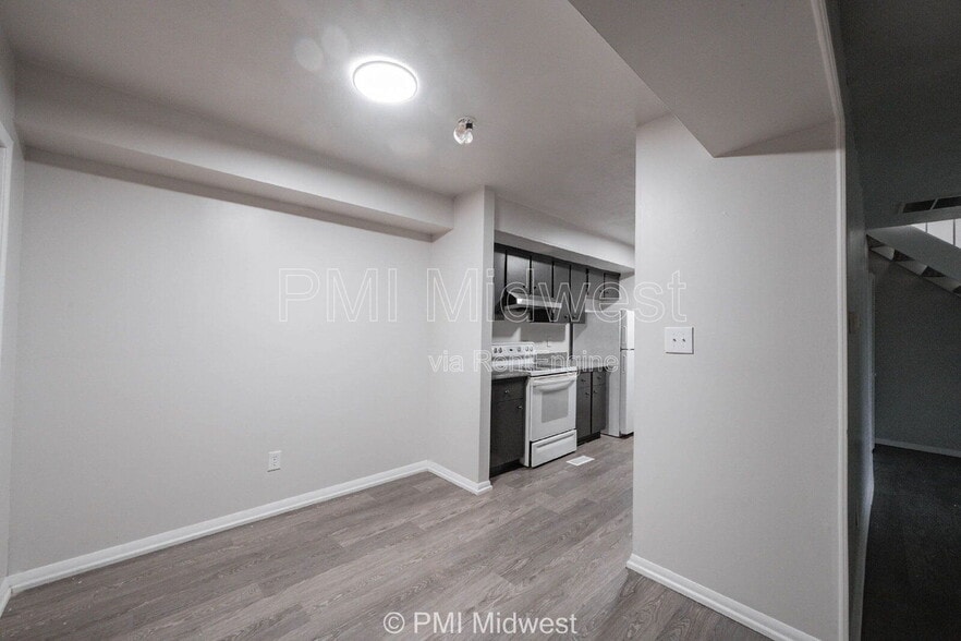 Building Photo - 6920 Chrysler St