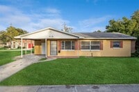 Building Photo - 715 S Westmoreland Dr