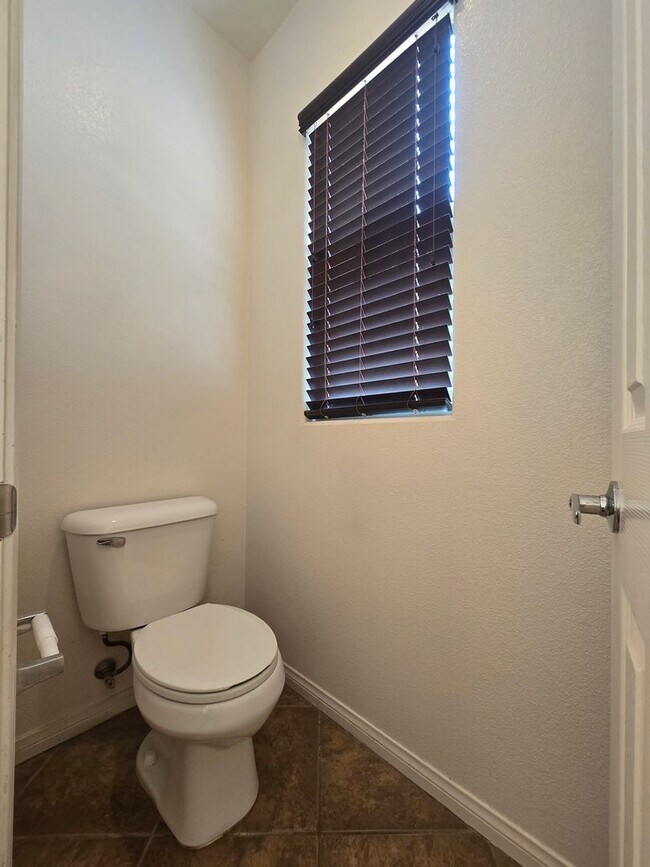 Building Photo - 9164 Craven Ave