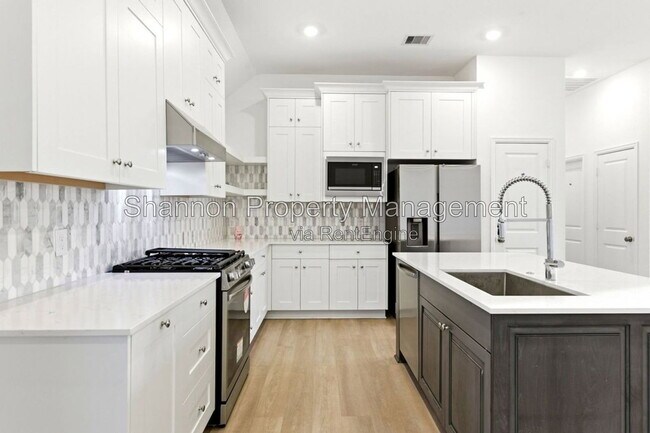 Building Photo - 3057 Pensacola Dr