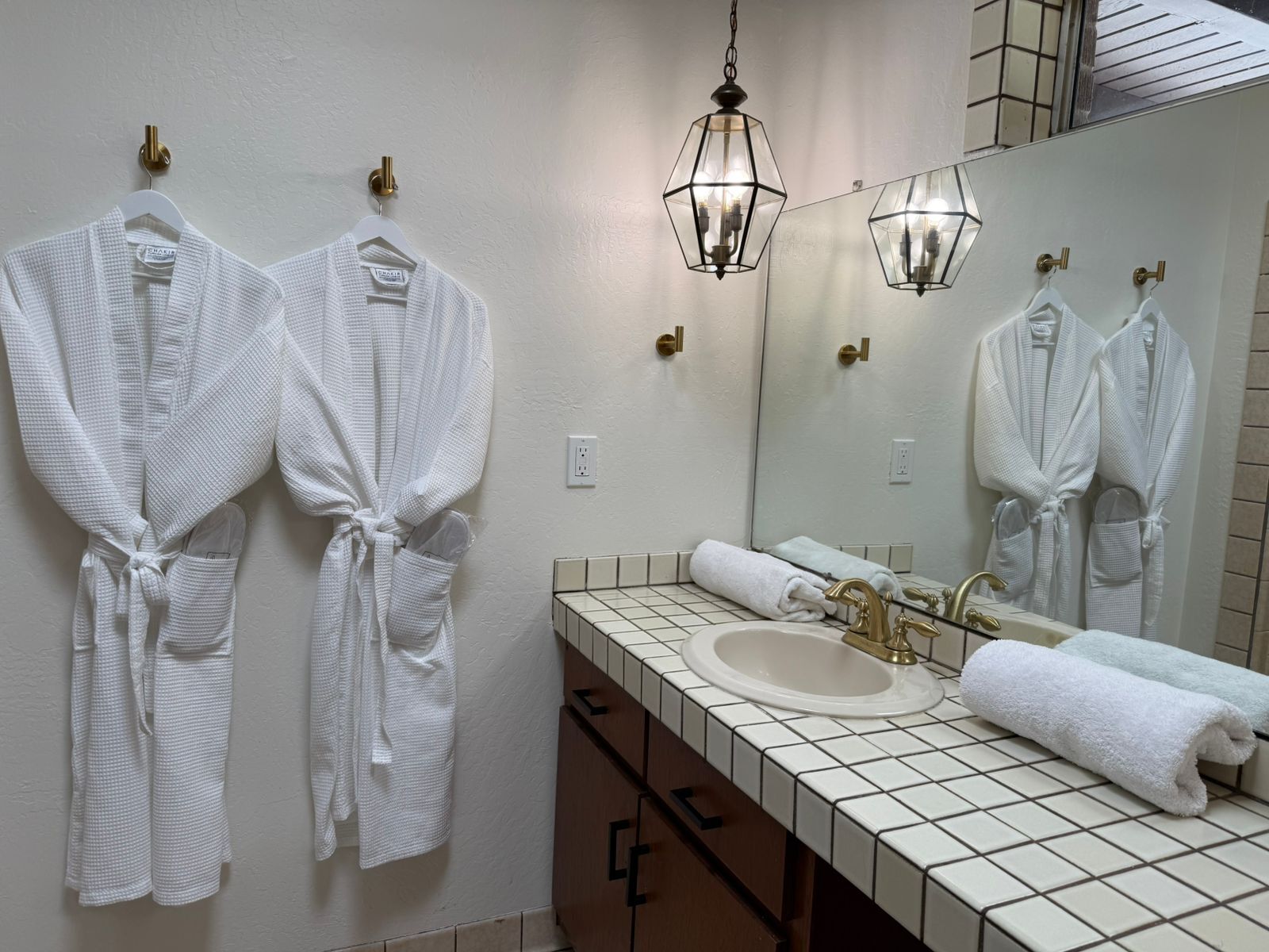 Building Photo - 1402 E Big Rock Rd