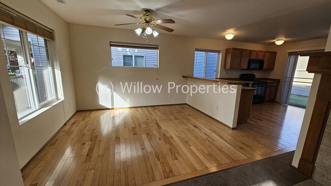Building Photo - Beautiful NW Landing Home