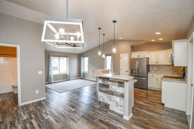 Building Photo - 5 Bedroom 3 Bathroom Single Family Home North Sioux Falls!