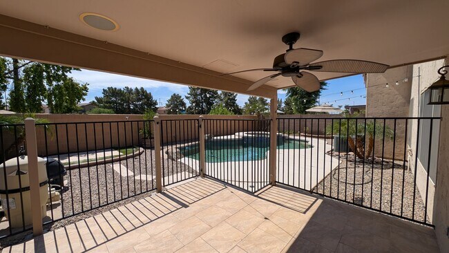 Building Photo - 3 Bedroom Home in the Silverhawk Community Near N Cooper Rd and W Guadalupe Rd!