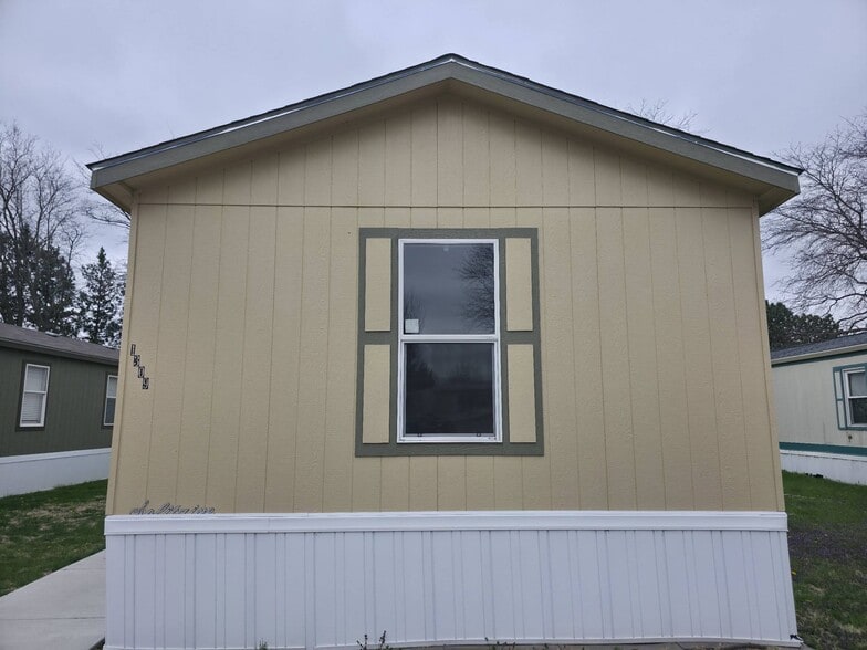 Building Photo - 1309 W Plum St