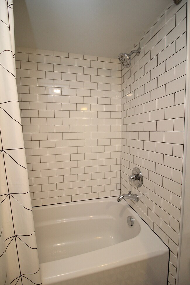 Building Photo - 3508 NE 27th Ave