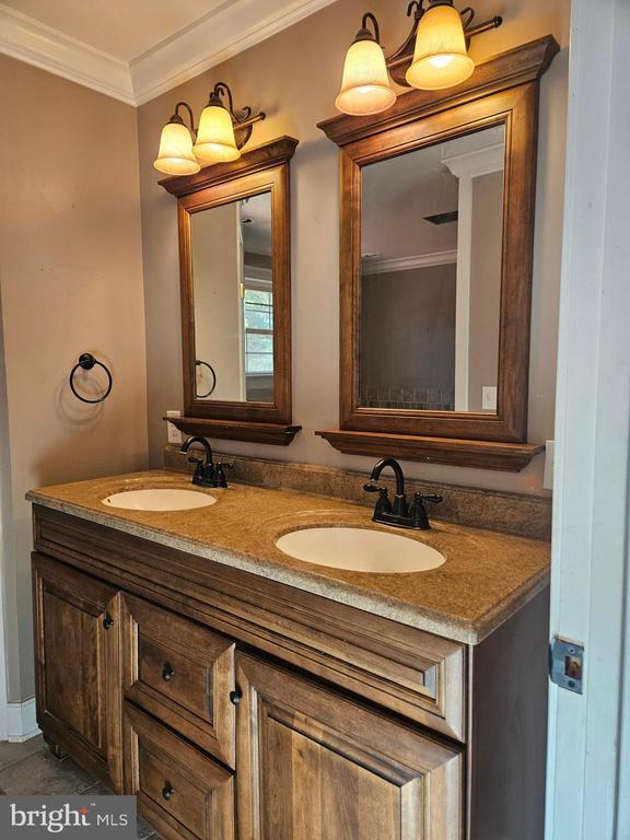 Building Photo - 25513 Hill Rd