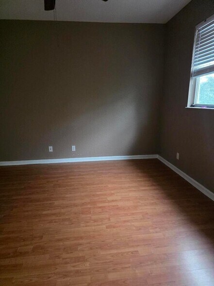 Building Photo - 2866 S Oasis Dr