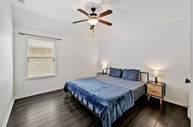 Building Photo - 4303 Woodledge Pl