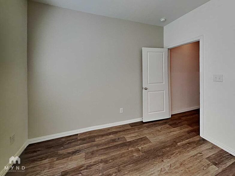 Building Photo - 3265 Karen St