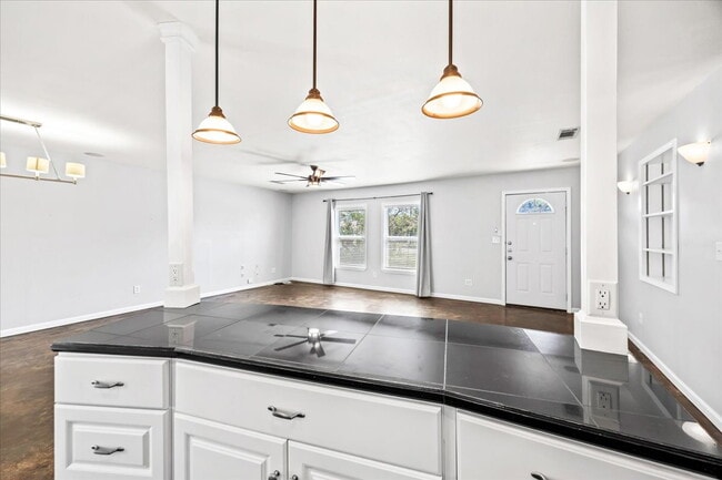 Building Photo - Beautiful 2 Bedroom, 2 Bath Home in Guard-...