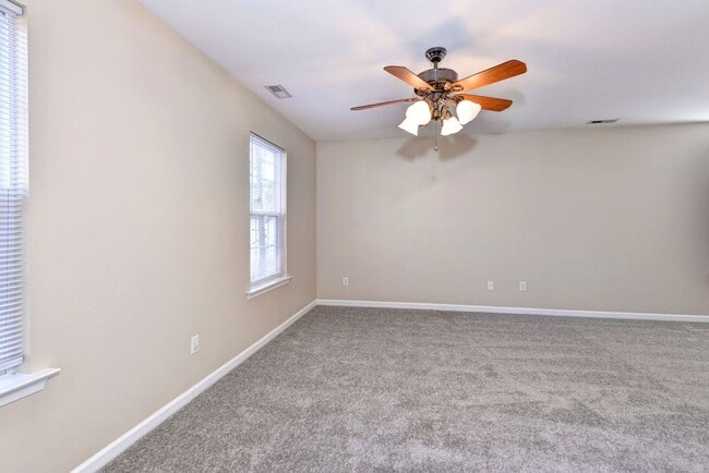 Building Photo - Updated Kiln Creek Home