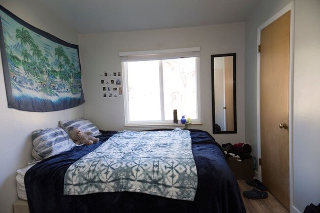 Building Photo - Students Welcome! 3 Bedroom Great Location!