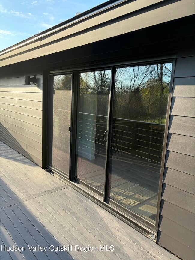 Building Photo - 13 Regal Rd