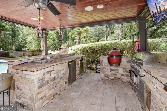 Building Photo - 2210 Spalding Dr