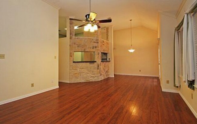 Building Photo - 645 Albrook Dr